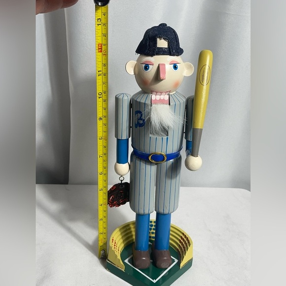 The Bombay Co. Vintage 1998 "Slugger" Baseball Nutcracker 12"X4.5"X4.5" - Picture 12 of 15